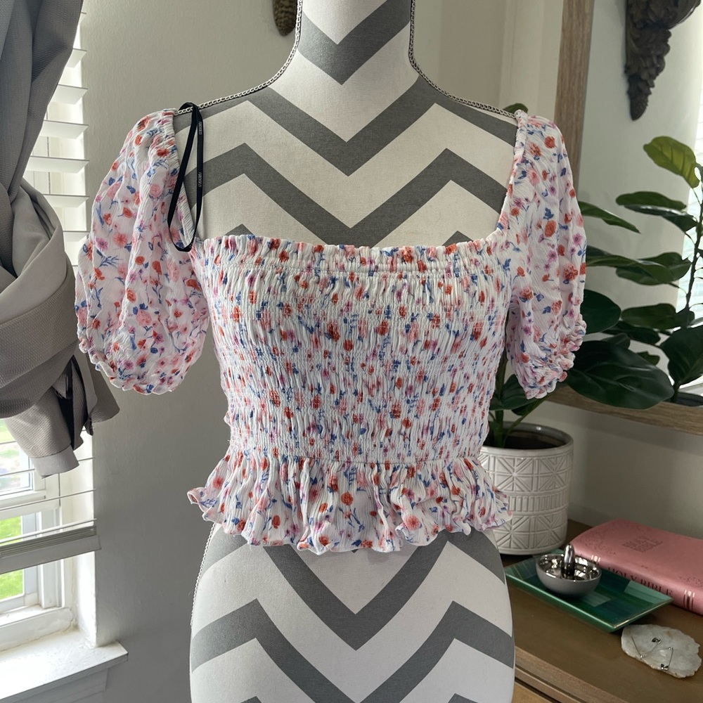 Forever 21 White and Pink Puff Sleeve Crop Blouse